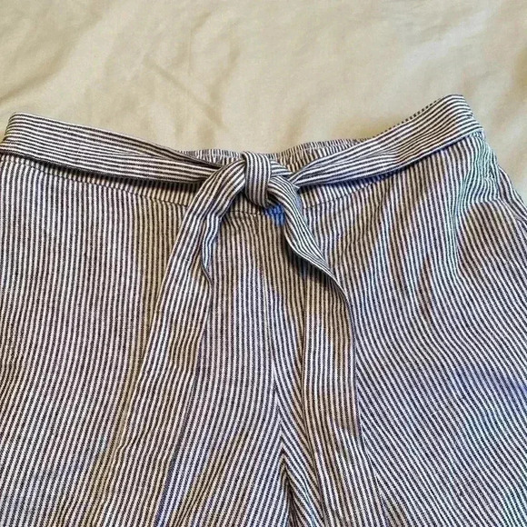 Loft Outlet Blue & White Stripe Wide Leg Crop Linen/Rayon Size Small Tie Pants. - Picture 3 of 13
